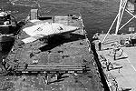 После дальнейших испытаний специалисты ВМС и Northrop Grumman на борту USS Harry S. Truman проведут двухнедельные корабельные испытания, направленные, в первую очередь, на обучение Х-47В передвигаться по палубе авианосца&#160;(фото: Reuters)