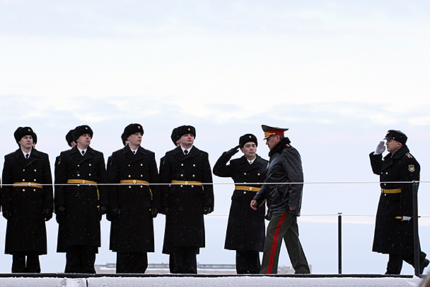 Министр обороны поднялся на борт корабля, чтобы принять его в состав ВМФ