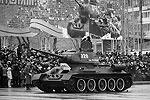 Участие в параде принял советский танк периода Великой Отечественной войны Т-34&#160;(фото: ИТАР-ТАСС)