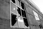 Ударной волной в домах выбиты стекла, в Челябинской области пострадали порядка сотни человек. Всем пострадавшим МЧС пообещало компенсации&#160;(фото: кадр из выложенного в сети видео)