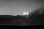 Падение метеорита очевидцы описали как пугающую яркую вспышку&#160;(фото: кадр из выложенного в сети видео)