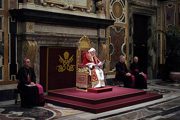 Бенедикт XVI поблагодарил всех кардиналов, которые служат в Римской курии или прибыли в Ватикан для участия в будущем конклаве