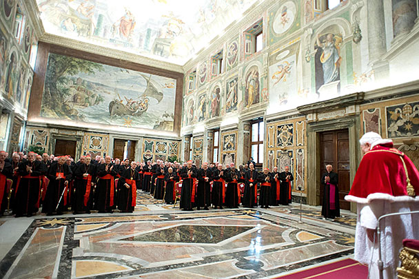 Последняя встреча с кардиналами в Ватикане. «Среди вас находится и будущий Папа Римский, которому я обещаю мое безусловное уважение и послушание», — сказал Бенедикт XVI