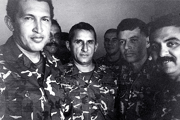 Перед тем, как встать во главе Венесуэлы, Чавес провел два года в тюрьме за попытку проведения в 1992 году госпереворота
