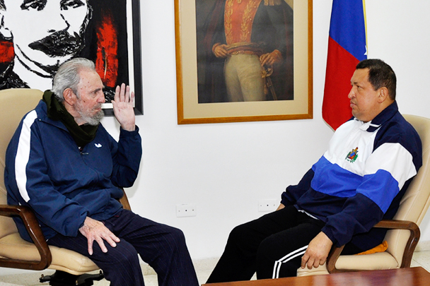 Фидель Кастро посещал проходившего лечение на Кубе Чавеса в марте прошлого года. В Гаване венесуэльского лидера называли «одним из самых выдающихся сыновей Кубы»
