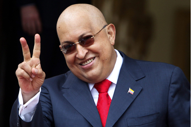 После начала курса химиотерапии венесуэльский лидер потерял волосы. В знак поддержки своего президента тысячи венесуэльцев обрились наголо 