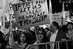 «Если они не дадут нам мечтать, мы не дадим им спать», – гласит плакат. Видимо, имеются в виду кредиторы, выставившие жесткие требования Кипру&#160;(фото: ИТАР-ТАСС)