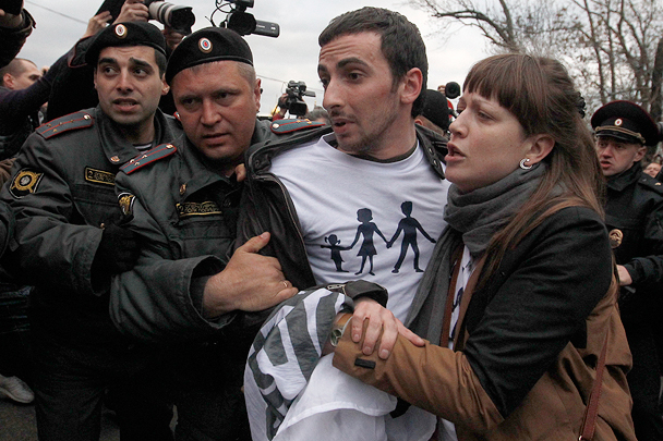 Дмитрий Энтео, православный активист, ворвавшийся к протестующим с криками о том, что «Москва – не Содом», стал одним из героев дня