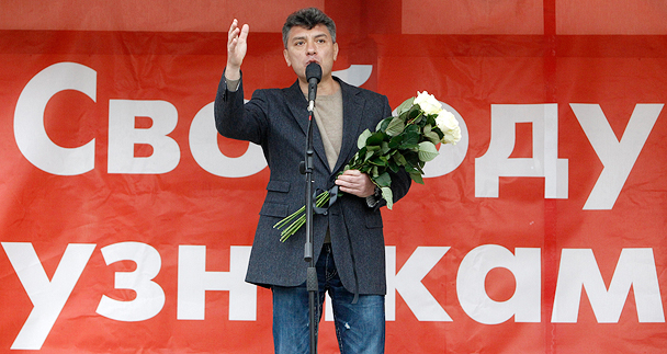 На митинге оппозиции выступил и Борис Немцов, начинающий, подающий надежды политик. Он долго рассказывал о своем прошлом