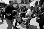 У министерства юстиции Туниса в конце мая были задержаны участницы FEMEN, требовавшие освободить свою подругу Амину, которую ранее задержали в городе Кайруане, после того как она пыталась устроить топлес-акцию в защиту прав женщин у центральной городской мечети&#160;(фото: EPA/ИТАР-ТАСС)
