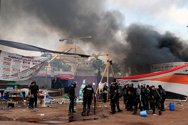 Помимо Каира, сообщения о столкновениях поступили еще из нескольких египетских городов, в том числе о наиболее ожесточенных – в Минье и Асьюте