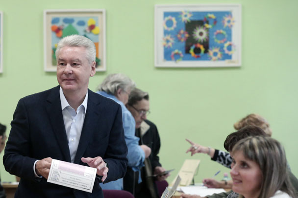 Кандидат в мэры Москвы Сергей Собянин на избирательном участке