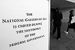 В Вашингтоне закрылись Национальная галерея искусств, музеи и мемориалы, на Национальной аллее были отключены фонтаны
&#160;(фото: Reuters)