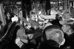 Нападение толпы на магазин "Бирюза"&#160;(фото: ИТАР-ТАСС)