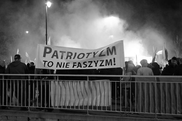 Польские власти уже осудили произошедшее, заявив, что им стыдно за то, что происходит 11 ноября