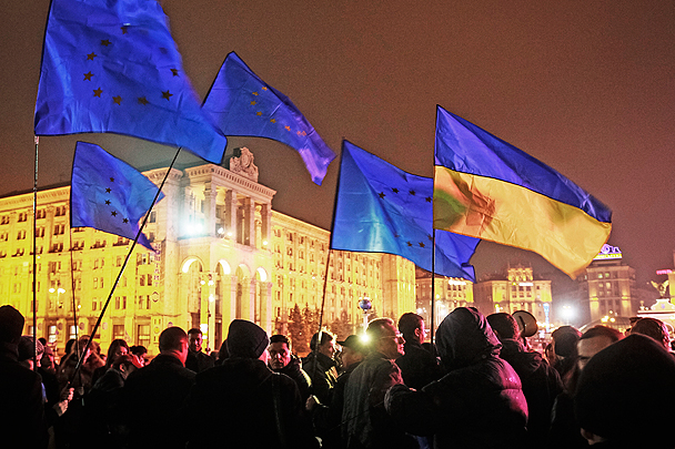 В Киеве на Майдане незалежности собралось порядка двух тысяч человек 