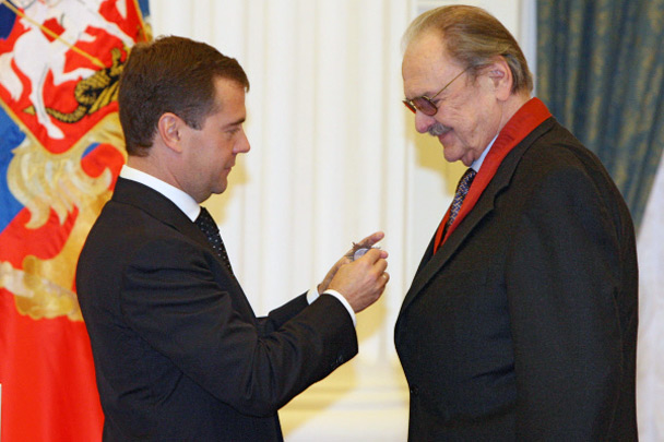 В 2008 году президент России Дмитрий Медведев вручил народному артисту СССР Юрию Яковлеву орден «За заслуги перед Отечеством» II степени