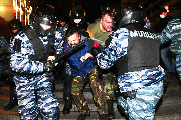 По данным МВД, к правонарушениям возле администрации президента Украины причастны более 300 радикально настроенных членов организации «Братство»