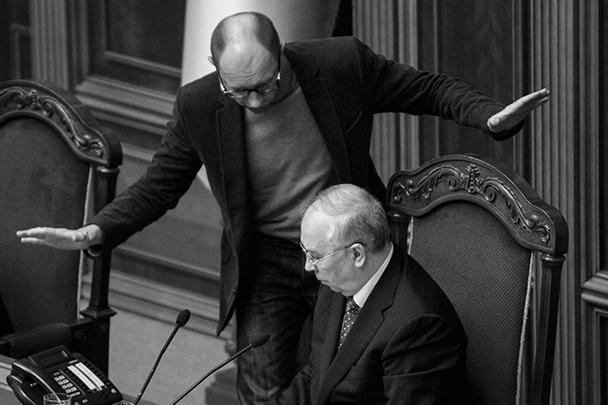 Экс-спикер парламента, лидер оппозиционной фракции «Батькивщина» Арсений Яценюк, похоже, имеет претензии к своему преемнику – спикеру Владимиру Рыбаку