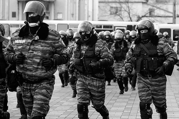 Милицейское оцепление с утра было выставлено вокруг всей Верховной рады