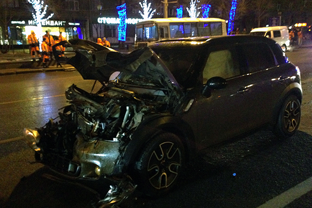 По первоначальной информации, виновником инцидента назывался водитель Mercedes GL Махачева. Затем появились данные, что за рулем мог сидеть сам вице-премьер Дагестана