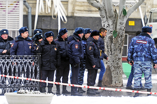 Министр внутренних дел Владимир Колокольцев направил оперативную группу центрального аппарата в Волгоград, где в результате теракта на железнодорожном вокзале погибли 18 человек