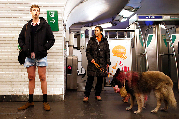 В парижское метро без штанов спустились не менее 1,2 тыс. человек