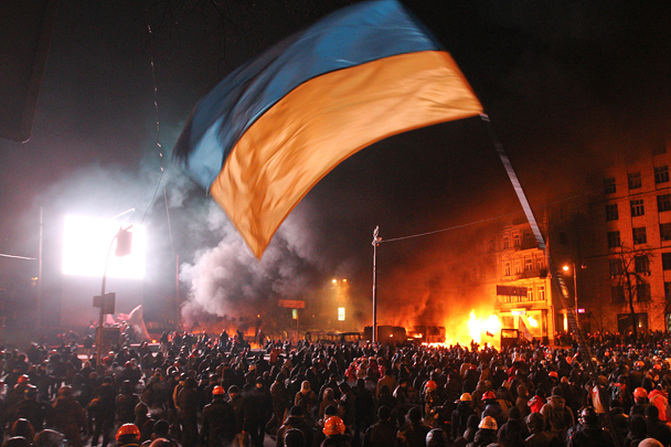 Столкновения в центре Киева на улице Грушевского начались в воскресенье после восьмого по счету народного вече против политики действующей украинской власти