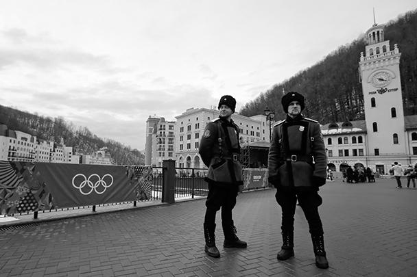 Казаки на страже в горнолыжном курорте в Красной поляне под Сочи