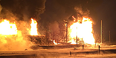 Вблизи станции Поздино в Кировской области произошло возгорание цистерны с газовым конденсатом, что привело к сходу 32 вагонов и сильному пожару. Из зоны ЧС были эвакуированы местные жители, более 400 человек задействованы в ликвидации последствий. Пожар привел к задержанию 13 поездов