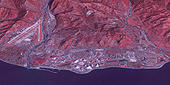 Черноморский курорт Сочи – самый теплый город, в котором когда-либо проводились зимние Олимпийские игры. На изображении, сделанном с северной стороны, отлично виден Прибрежный кластер Сочи и олимпийский городок. На термоэмиссионном снимке красным показана растительность, белым – снег, здания – серые, а океан – темно-синий