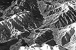 Горный кластер Сочи. В центре изображения можно увидеть горнолыжный курорт Роза Хутор с его склонами и подъемниками&#160;(фото: nasa.gov)