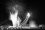 Зажжение главного олимпийского огня поддержали салютами и фейерверками&#160;(фото: Reuters)