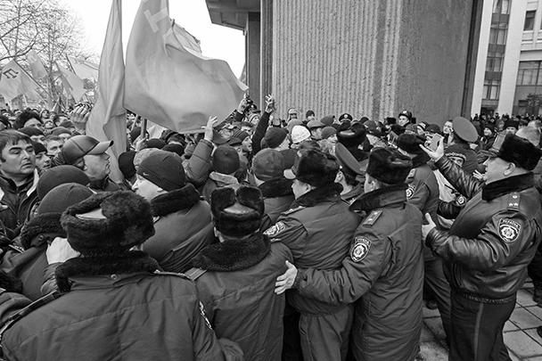 Милиция пыталась разделить митингующих