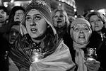 Крики на Майдане стихли лишь после того, как над площадью зазвучал гимн Украины&#160;(фото: Reuters)