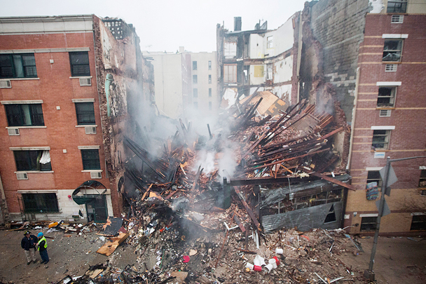 Взрыв газа полностью разрушил жилой дом, задеты и ближайшие строения