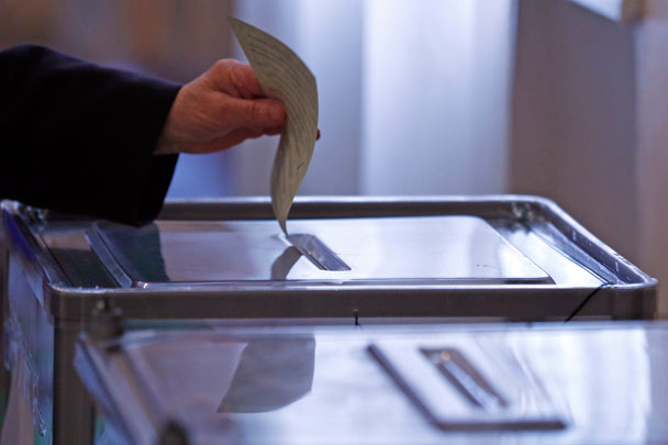 Избирательные урны на участках сделаны из прозрачного материала, чтобы исключить возможность фальсификации результатов волеизъявления жителей Крыма