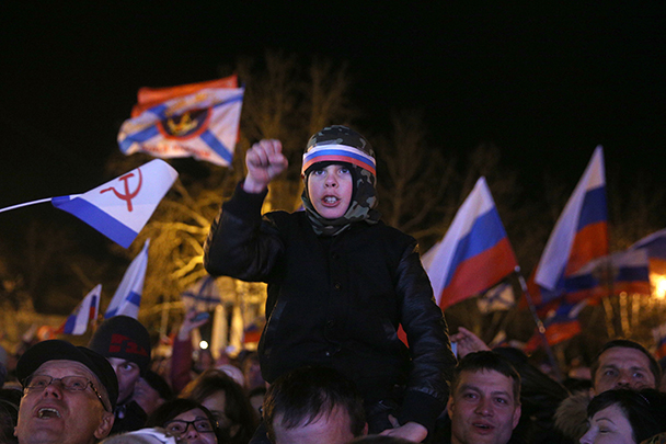 Жители Крыма признавались, что они устали от нестабильности и хотят жить в России 