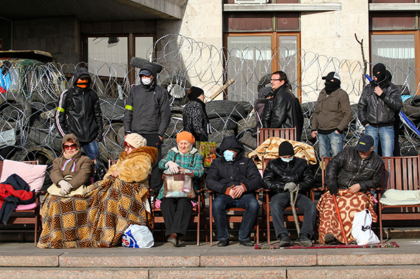 Участники митинга в Донецке за единство с братским народом России заявили о намерении 7 апреля избрать «народный областной совет»