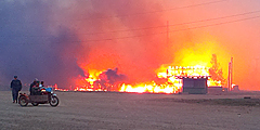 Из-за лесного пожара, который перекинулся на жилые дома в поселке Дальний Нижнеилимского района Иркутской области, сгорели 22 строения, почти 60 человек остались без крова, но никто не пострадал – всех удалось эвакуировать