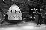 В калифорнийской штаб-квартире корпорации SpaceX в Хоторне состоялась презентация пилотируемой версии космического корабля Dragon V2, предназначенного для транспортировки сразу семи астронавтов к Международной космической станции и обратно&#160;(фото: Reuters)