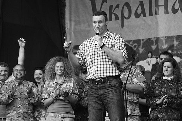 Кличко сказал, что Майдан вернул демократию на Украину и стране нужна полная перезагрузка власти. Однако митингующие освистали его