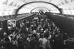 Сначала утром во вторник поступила информация о задымлении в одном из составов московского метро, который находился между станциями «Славянский бульвар» и «Парк Победы»&#160;(фото: ИТАР-ТАСС)