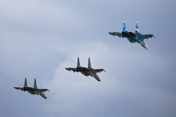 Уникальная формация - китайские и российские самолеты в одном пилотажном строю
