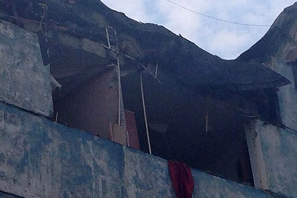 В полиции Мурманска отметили, что три этажа пострадавшего от взрыва дома в Мурманске непригодны для жилья, там выбиты стены, двери и окна