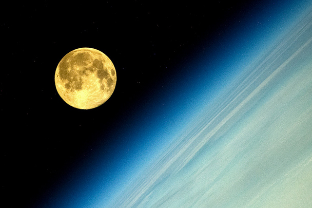 Российский космонавт Олег Артемьев, который сейчас находится на Международной космической станции, первым опубликовал фотографии уникального природного явления