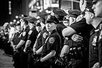 Пока в Нью-Йорке идут манифестации, по сообщениям пользователей Twitter, в самом Фергюсоне (штат Миссури) пятый день не утихают беспорядки, слышна стрельба. Протесты начались в минувшую субботу, когда полицейский застрелил безоружного чернокожего подростка Майкла Брауна. В пятницу к манифестациям в Фергюсоне присоединились жители других городов США&#160;(фото: Reuters)