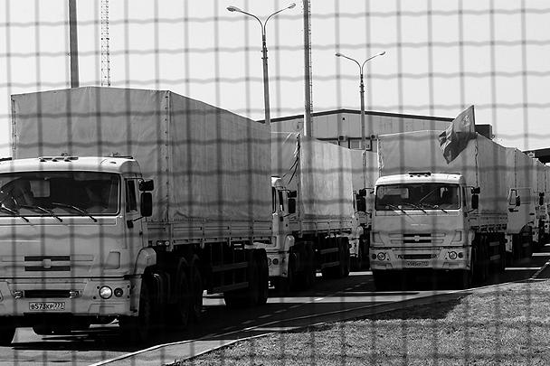 Несмотря на протесты мирового сообщества, российские грузовики выполнили возложенную на них гуманитарную миссию и без особых происшествий вернулись домой