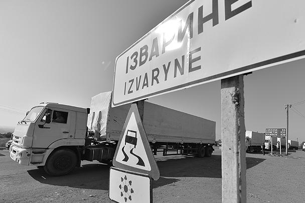 Российский белый КамАЗ, ставший символом помощи России мирным жителям Украины, на КПП «Изварино»