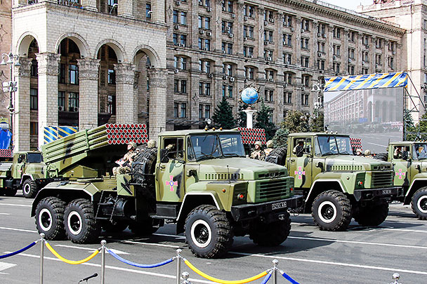В центре Киева можно было увидеть реактивные системы залпового огня «Град»